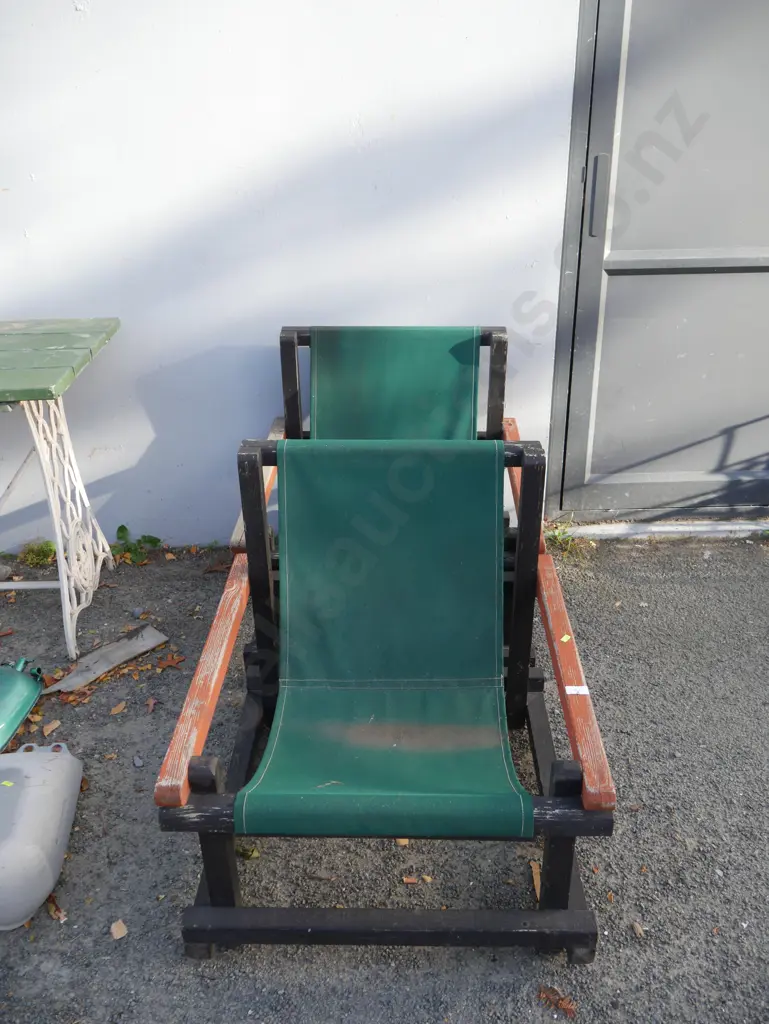 2 outdoor chairs Image 1++