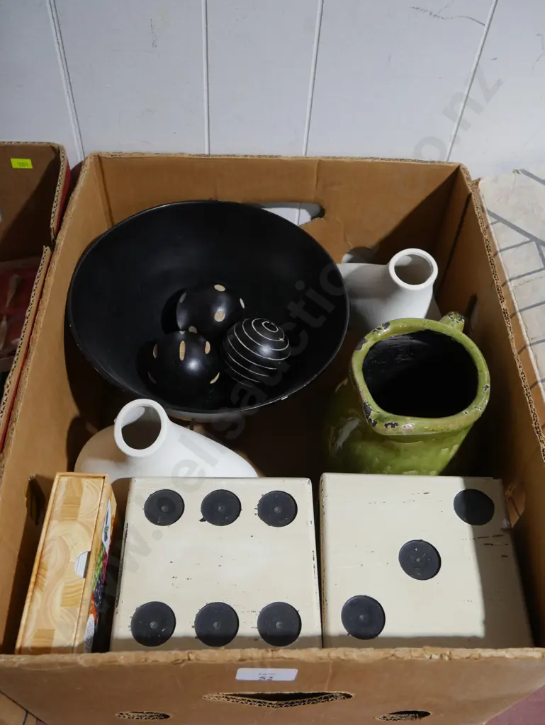 Vases, wood bowl and balls, etc Image 1++