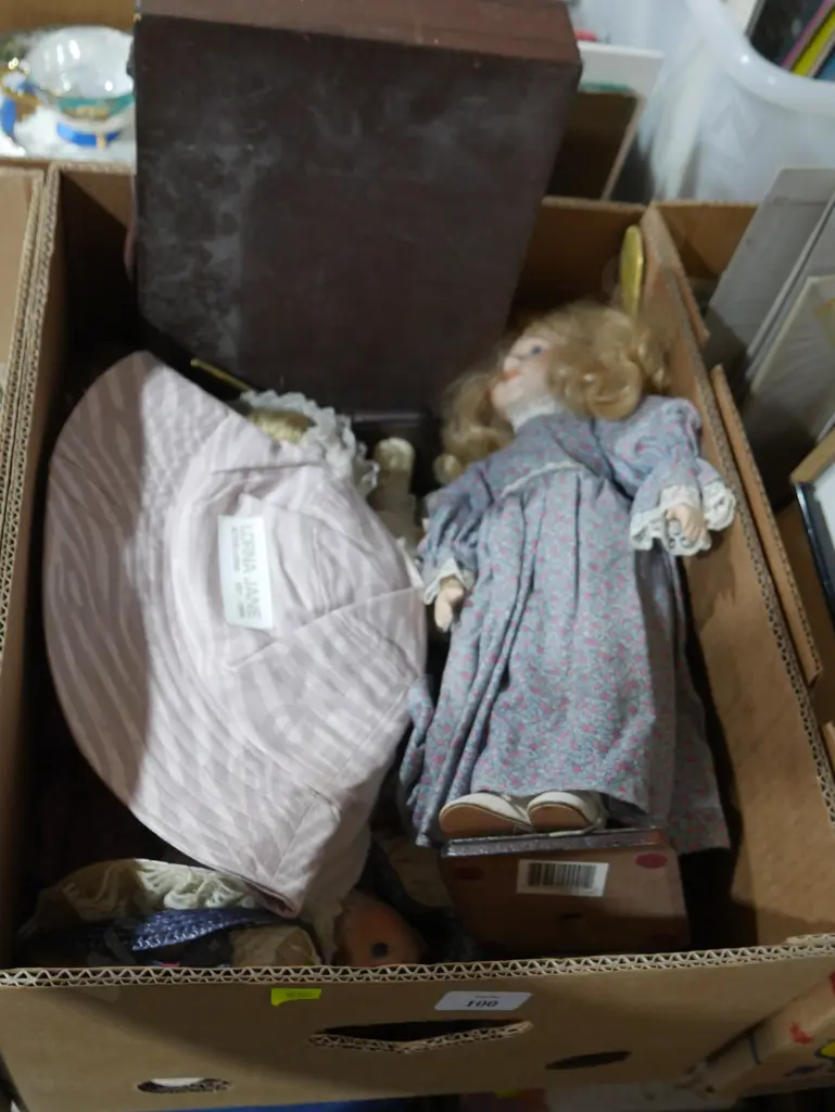 Porcelain dolls, hair brush set etc Image 1++