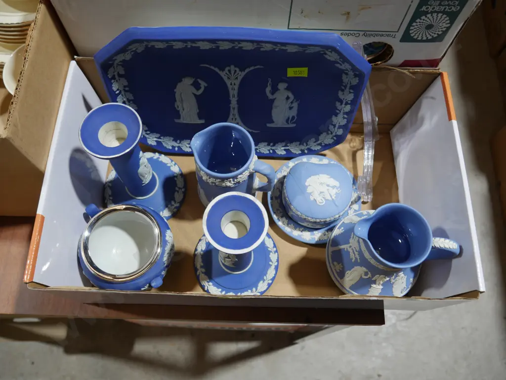 Box of Wedgwood china Image 1++