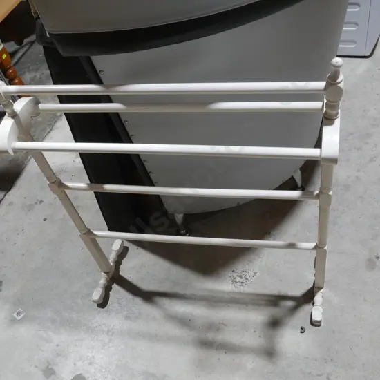 Towel rack