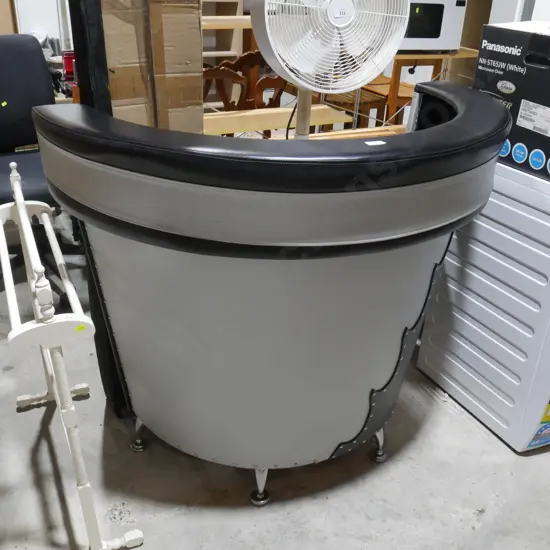 Reception desk