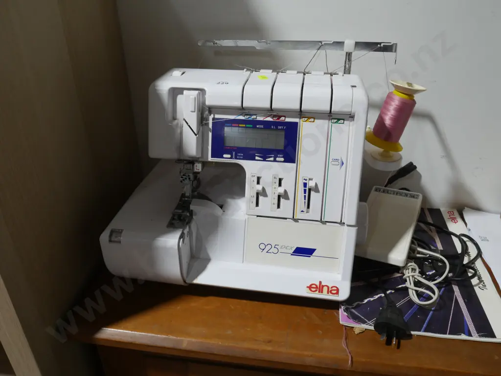 Elna overlocker Image 1++