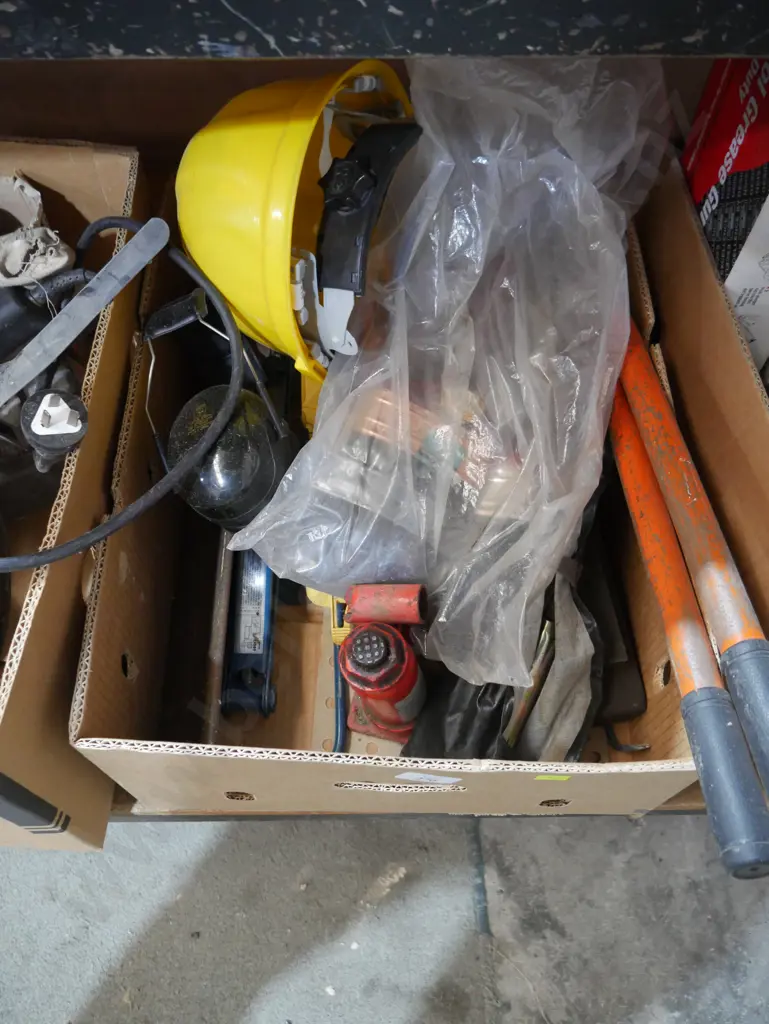 Assorted workshop sundries Image 1++