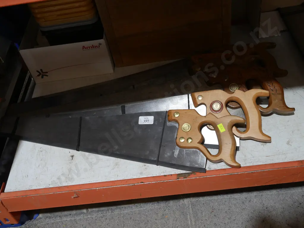 Assorted hand saws Image 1++