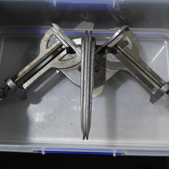 Mitre clamp