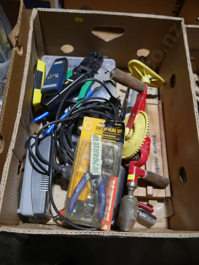 Assorted tools Image 1++