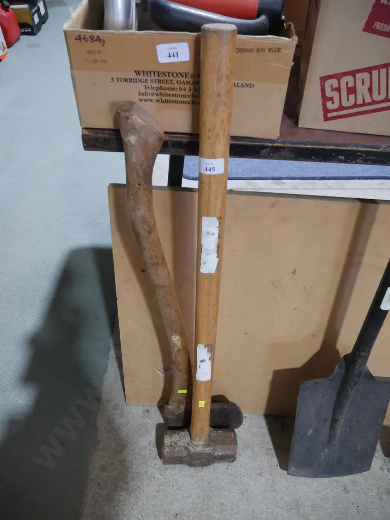 Axe and sledgehammer Image 1++
