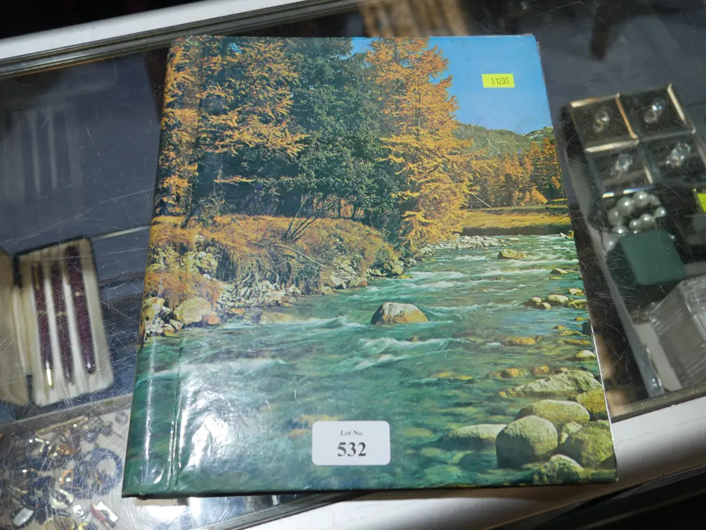 Album of banknotes Image 1++