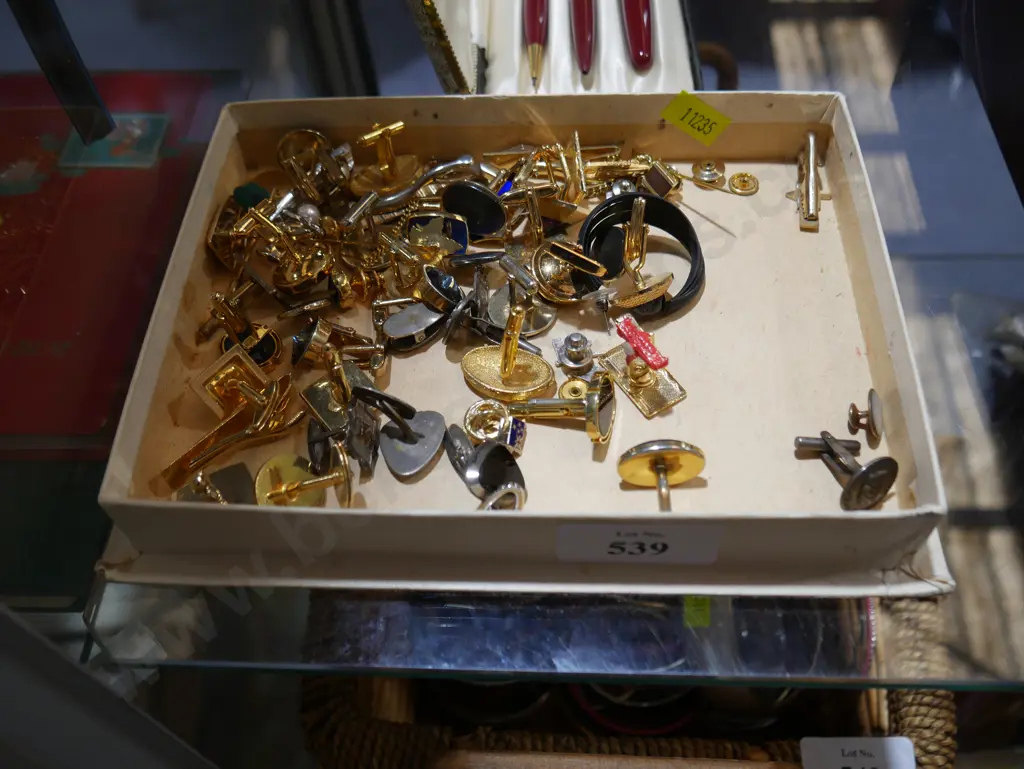 Cufflinks Image 1++