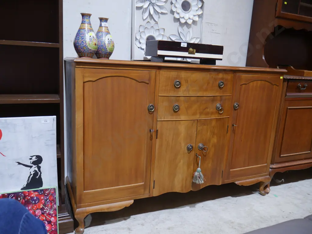 Sideboard Image 1++