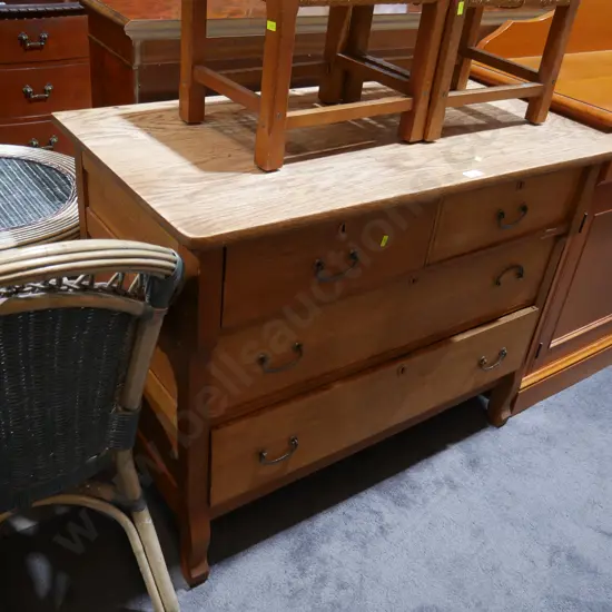 Chest of drawers