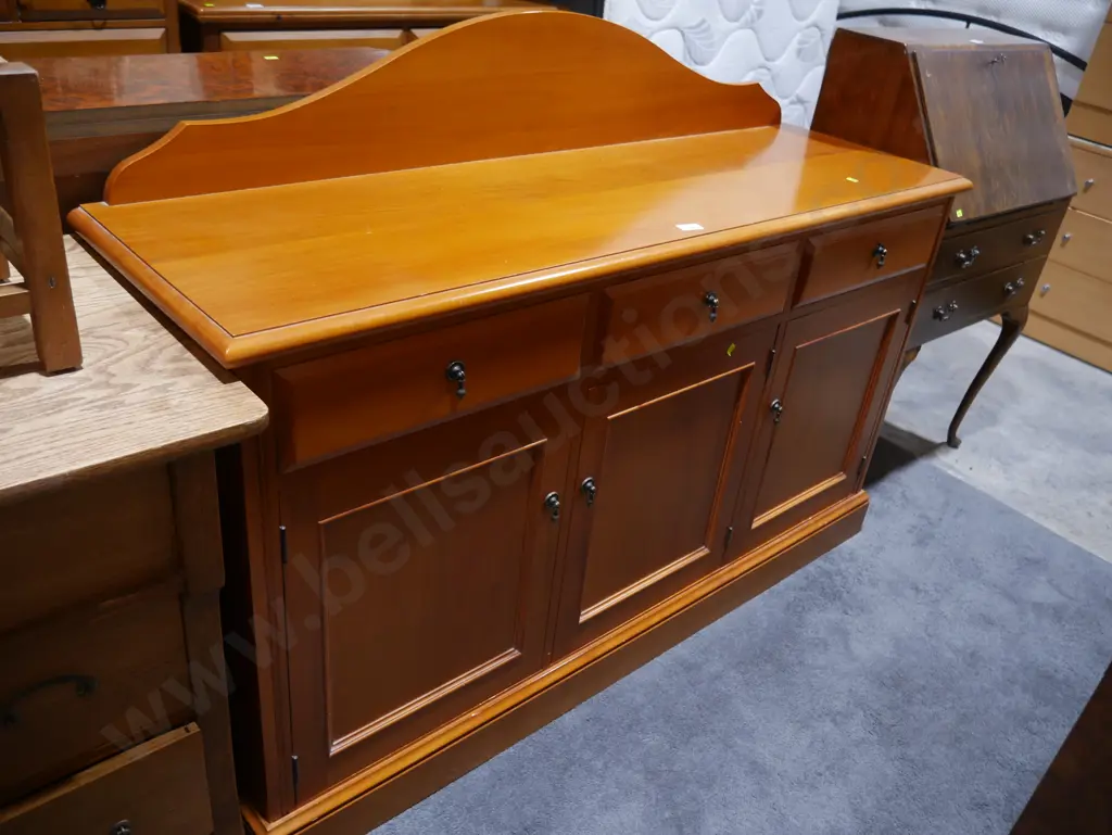 Sideboard Image 1++