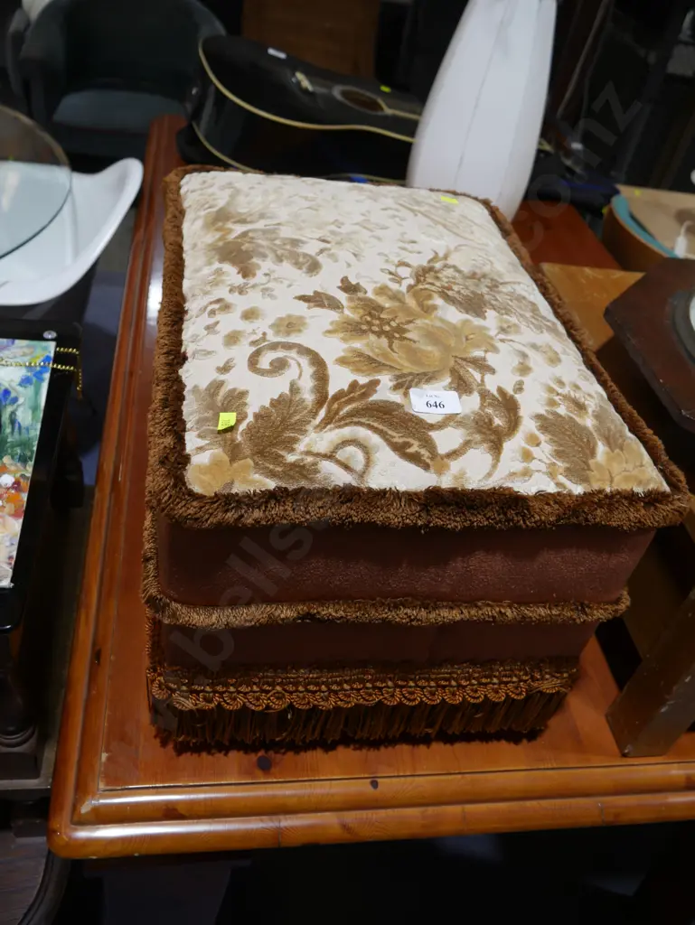 Footstool Image 1++