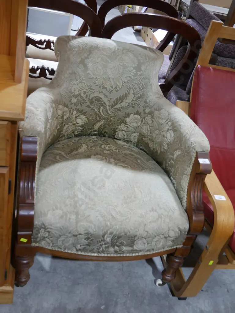 Antique armchair Image 1++