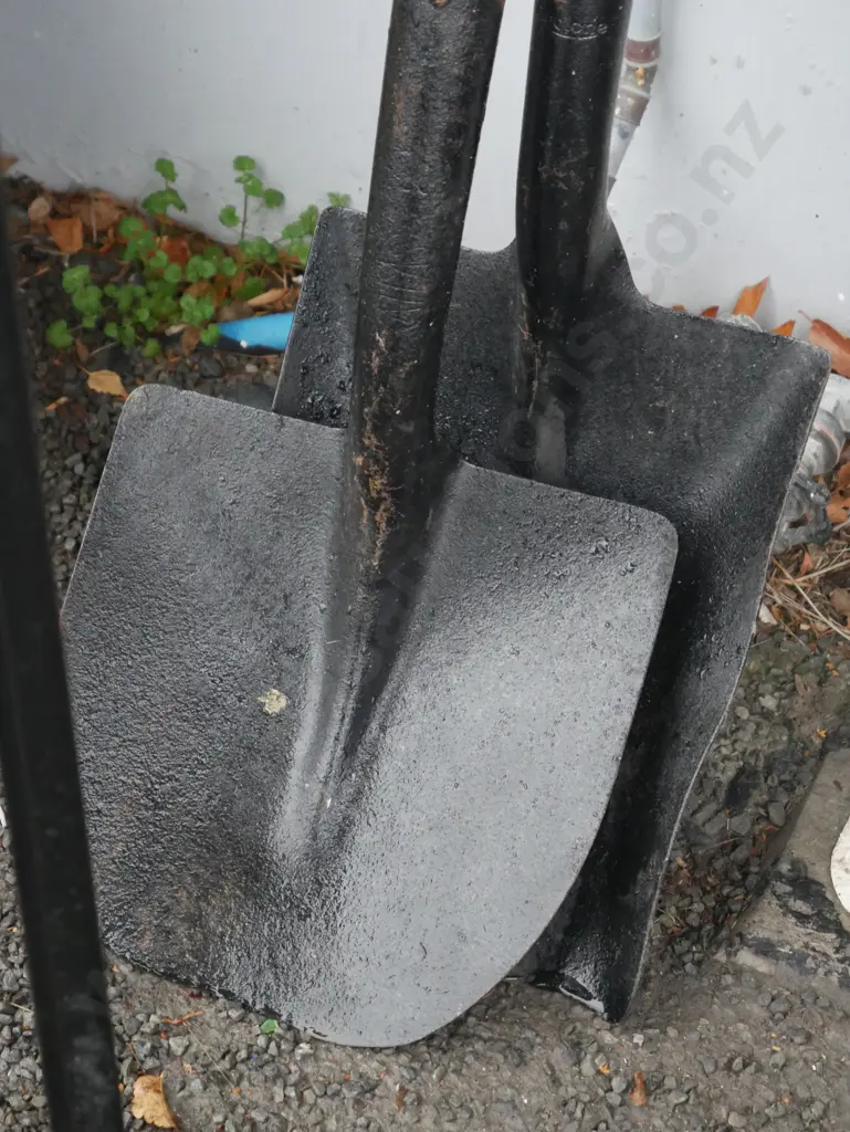 2 shovels Image 1++