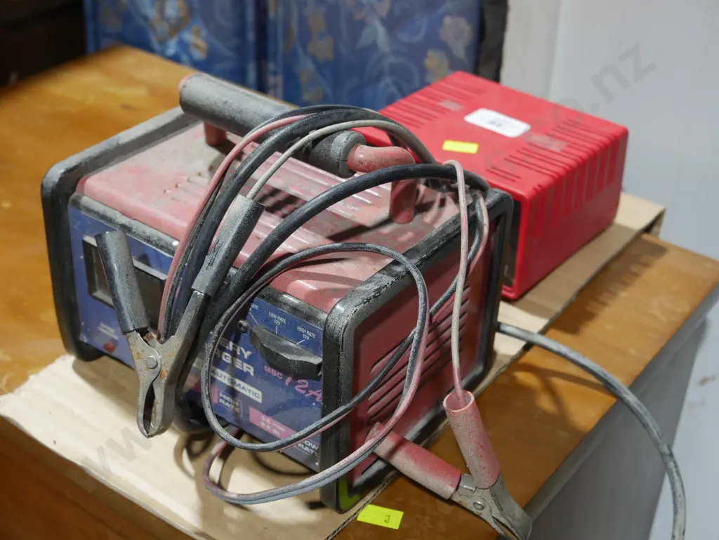 2 battery chargers Image 1++