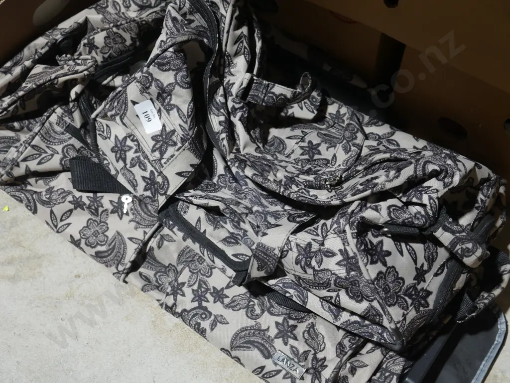 2 travel bags Image 1++