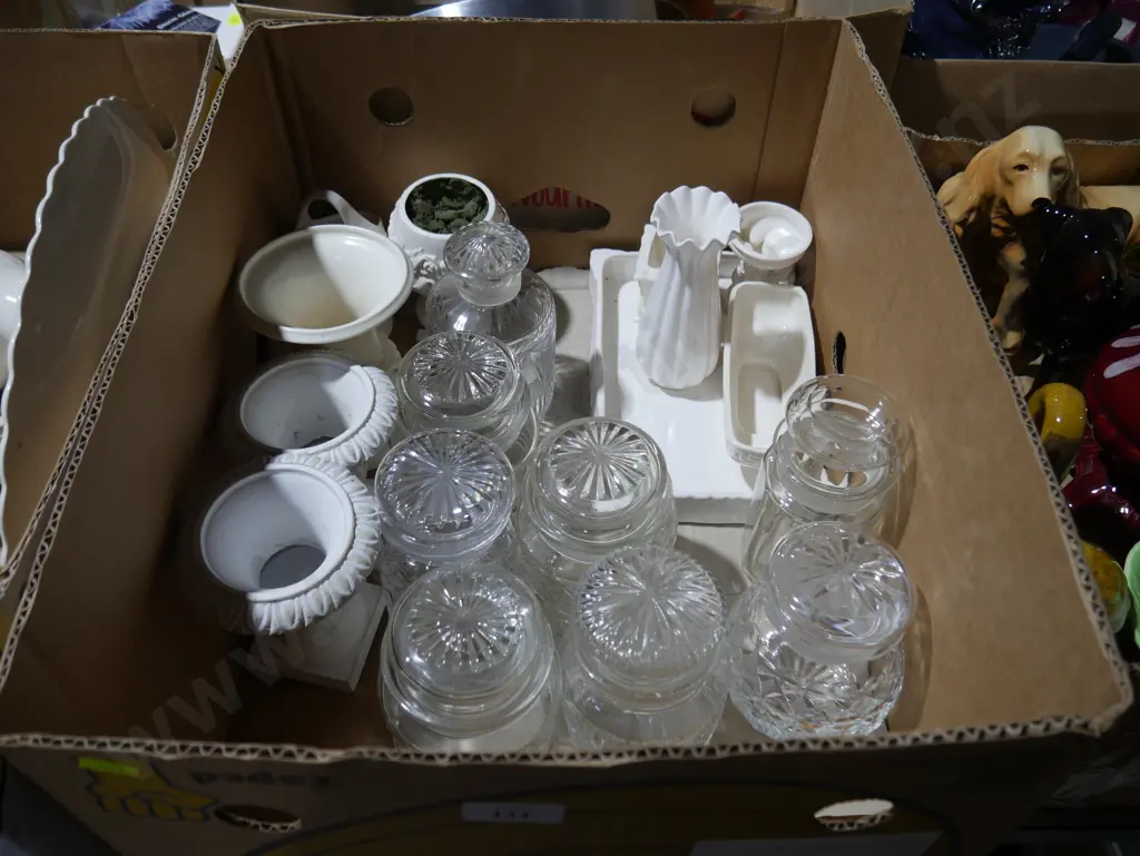 Lidded jars, Vases Image 1++