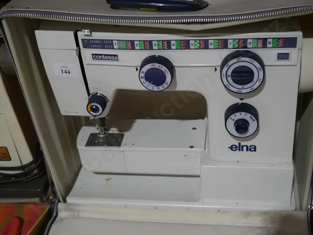 Elna sewing machine Image 1++