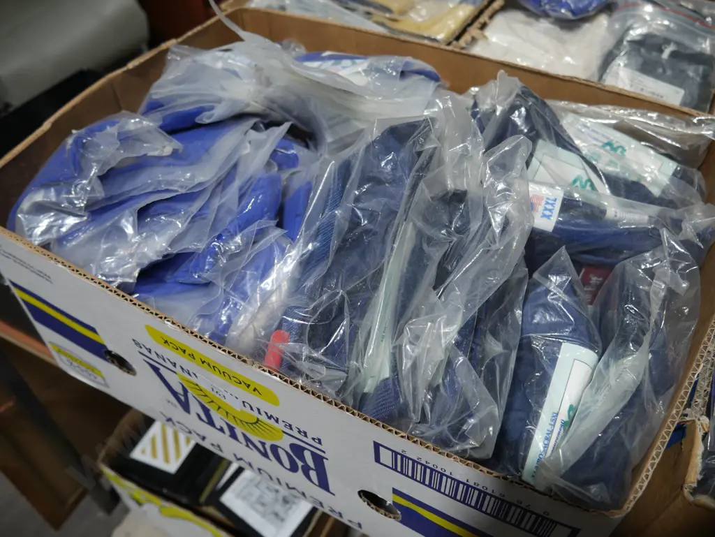 Gloves , air belt Image 1++