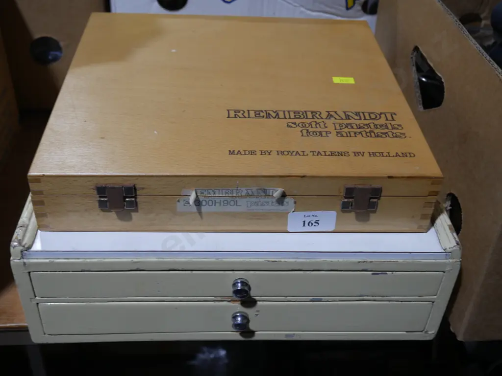 Draws , artist box Image 1++