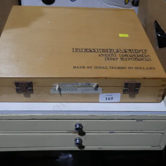 Draws , artist box