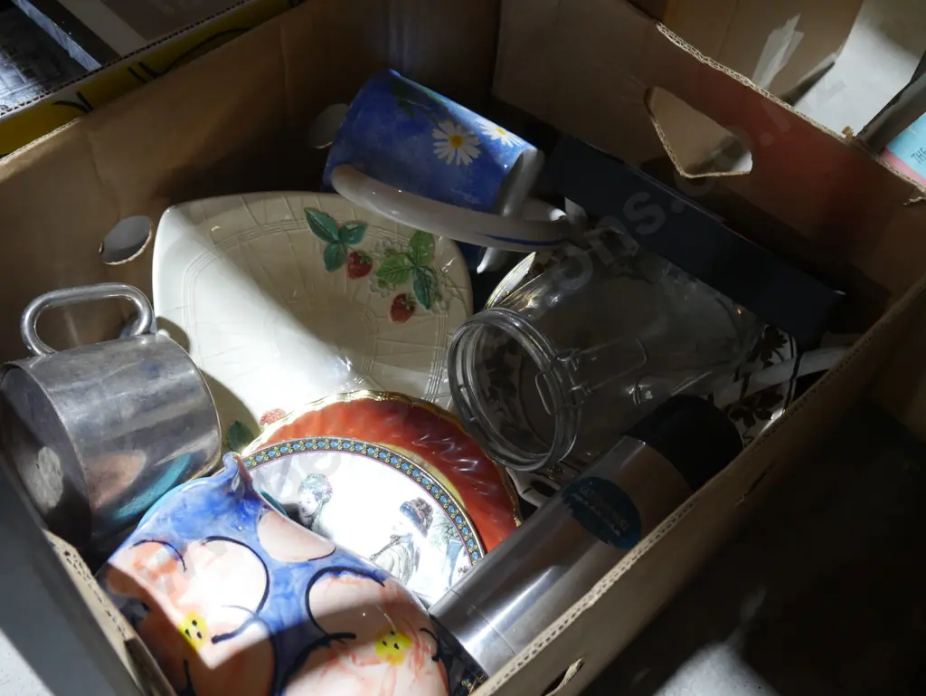 Plates bowls trays Image 1++