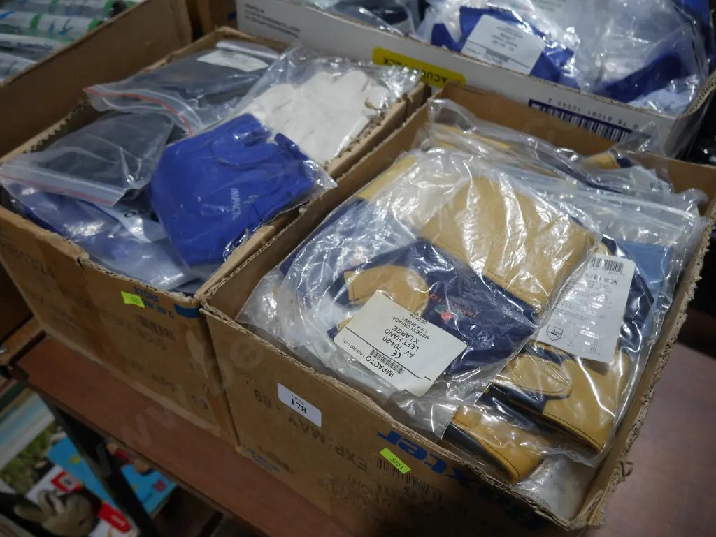 Two boxes of gloves Image 1++