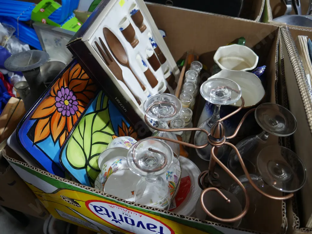 Jugs trays etc Image 1++