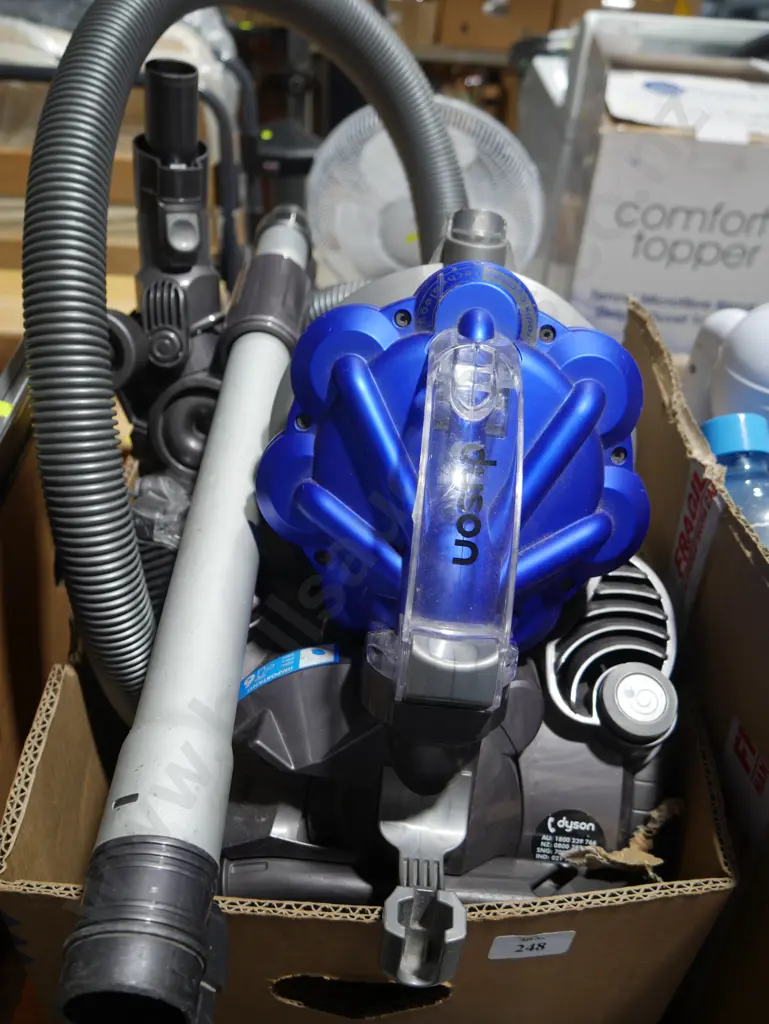 Dyson vacuum cleaner Image 1++