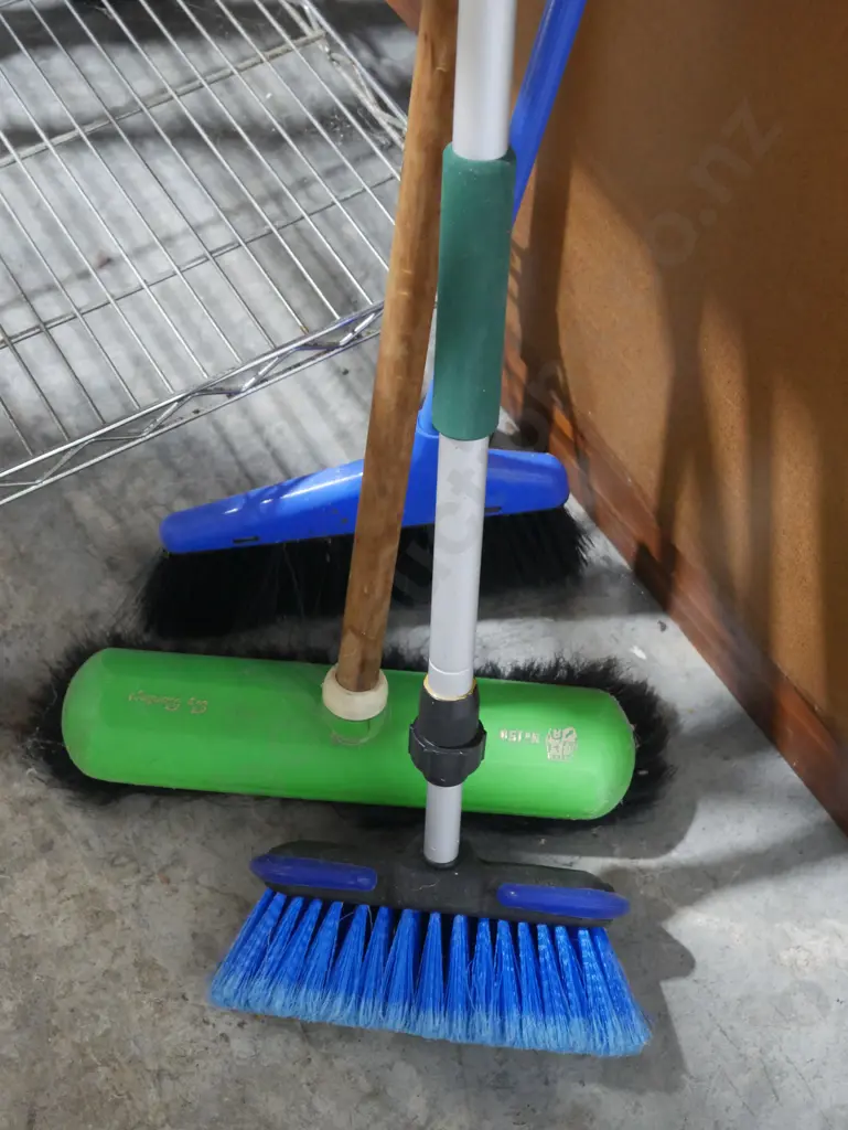 Broom ect Image 1++