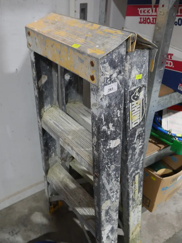 Step ladder Image 1++