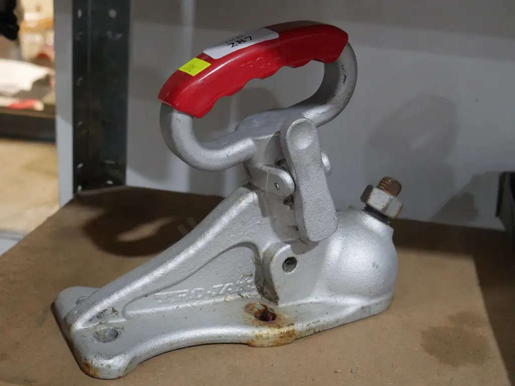 Tow ball hitch Image 1++