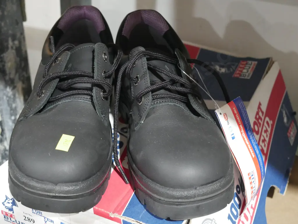 Steel cap shoes size5 Image 1++