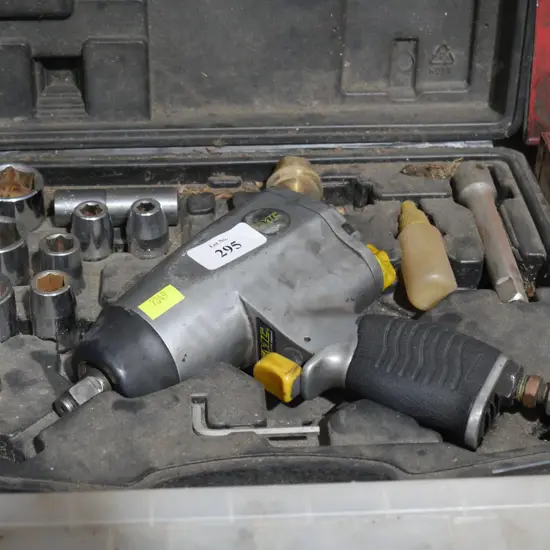 Air tool sockets