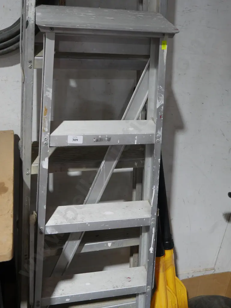 Step ladder Image 1++