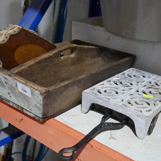 Trivots, Wood ware
