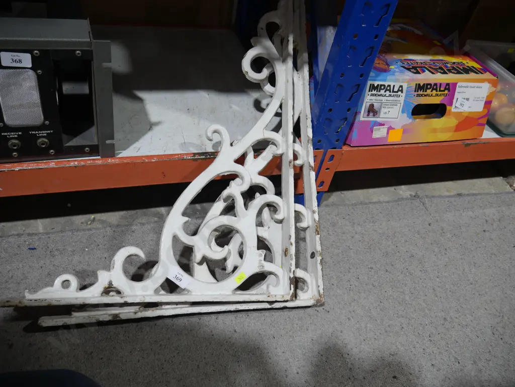 Cast iron brackets Image 1++