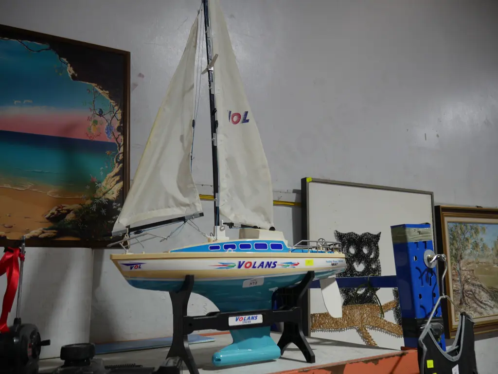 RC toy yacht Image 1++