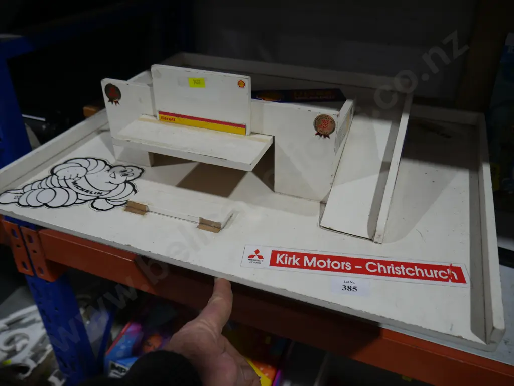 Shell petrol station wooden toy Image 1++
