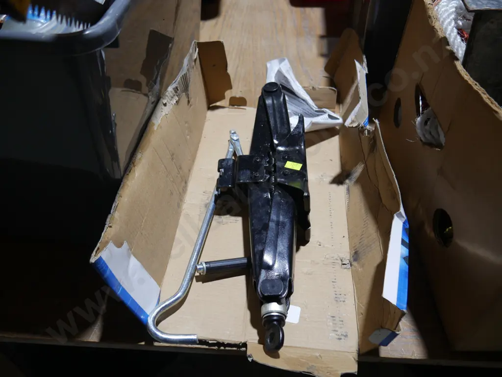 Scissor jack Image 1++