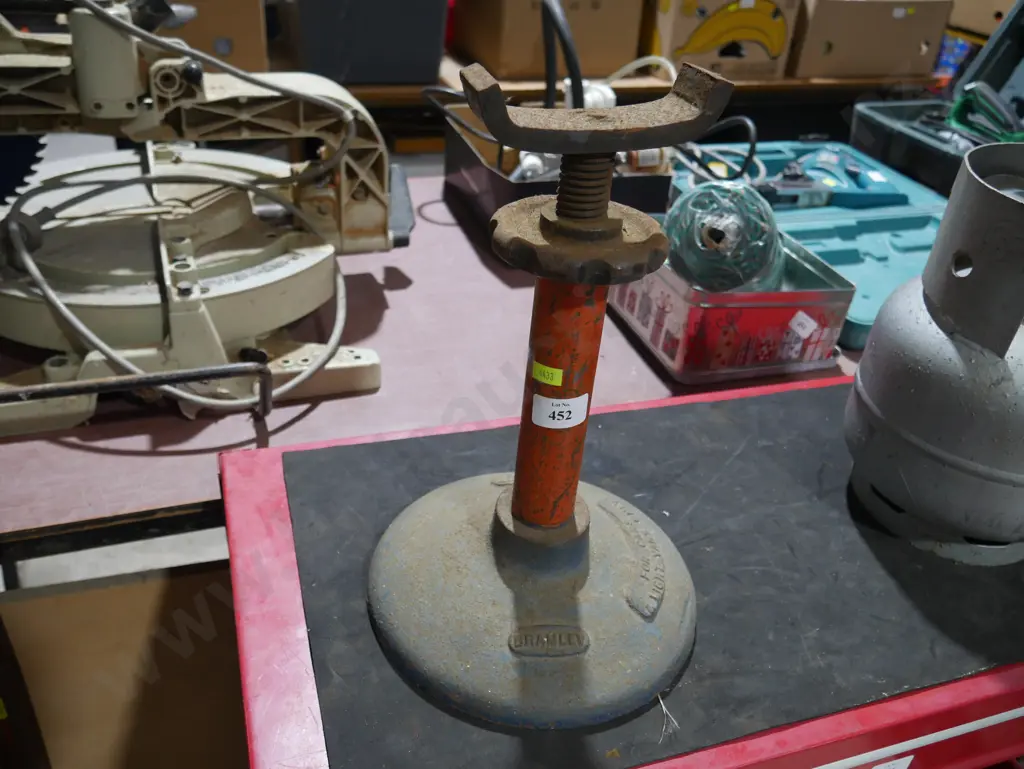 Axle stand Image 1++