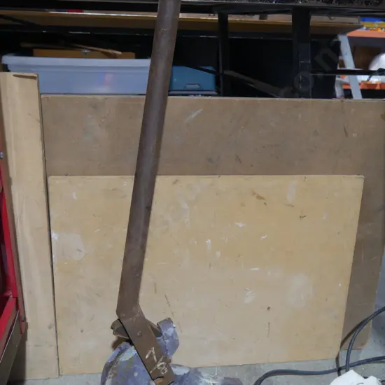 Pipe bender