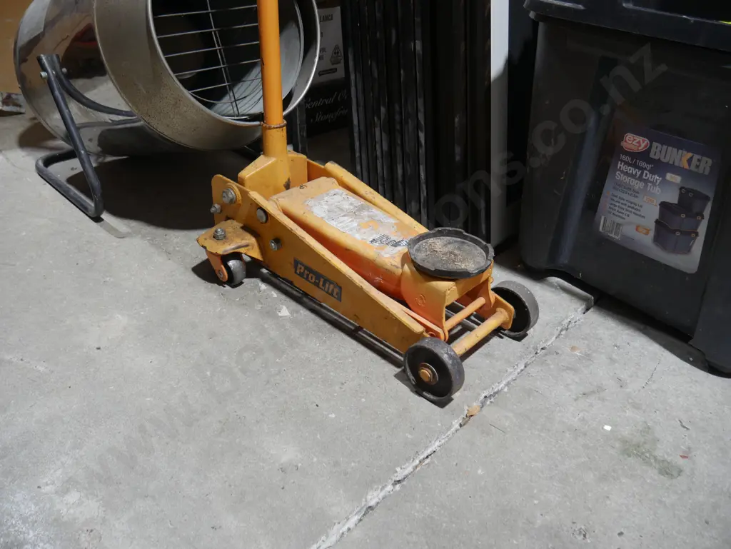 Trolley jack Image 1++