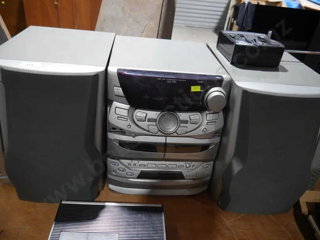 Kenwood stereo Image 1++