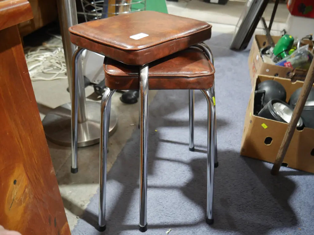 2 X Retro stools Image 1++