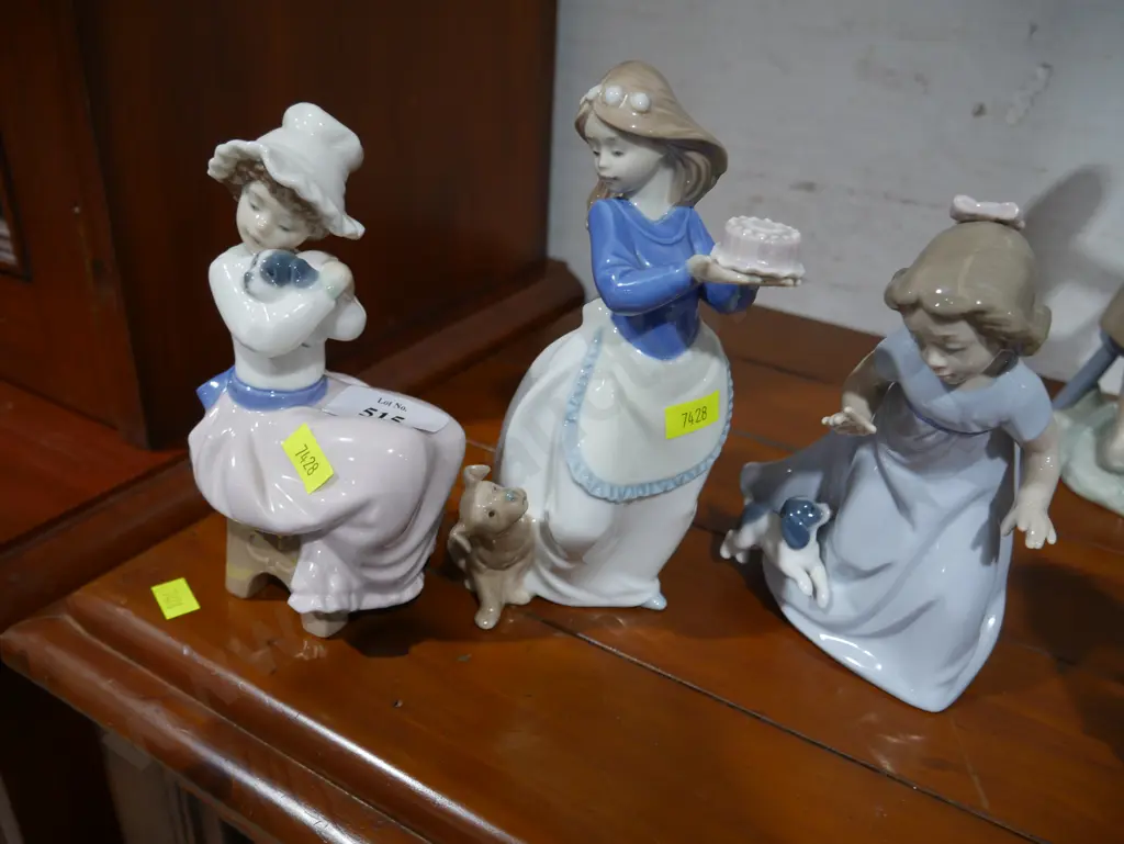 Nao figurines x3 Image 1++
