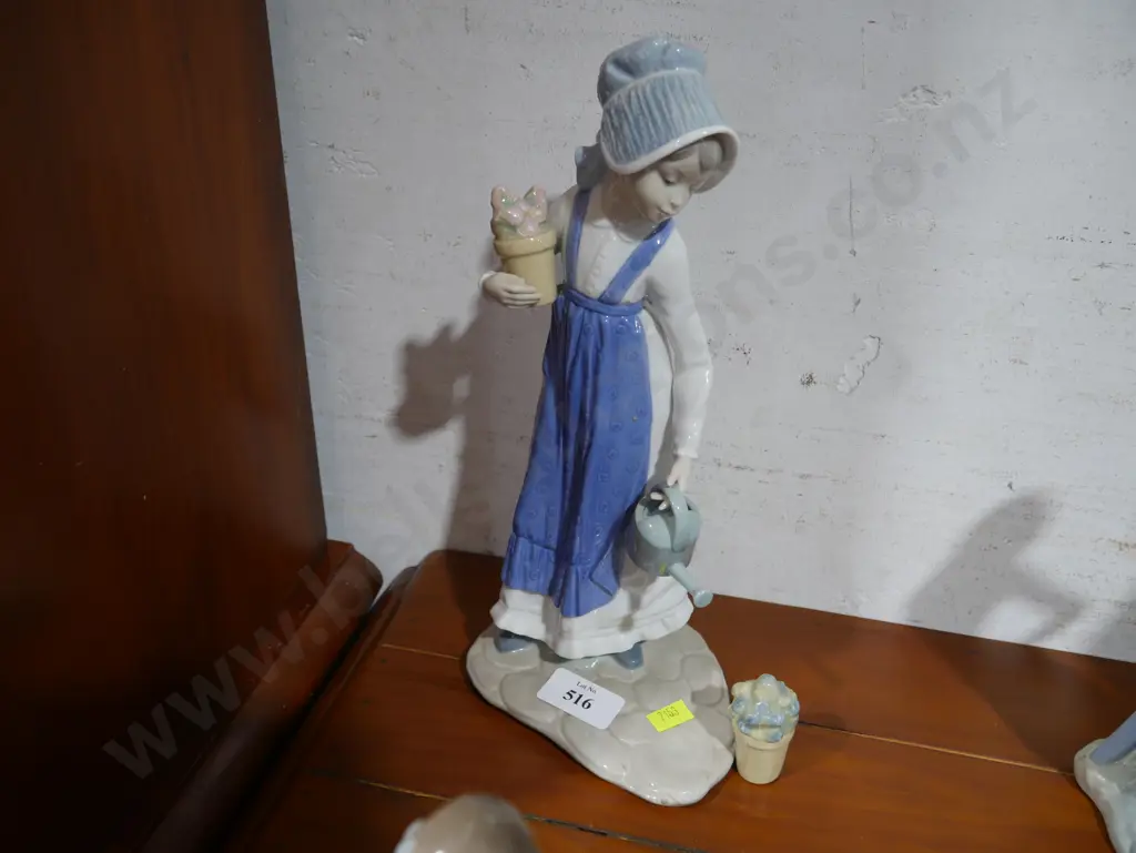 Nao figurine and flowers Image 1++