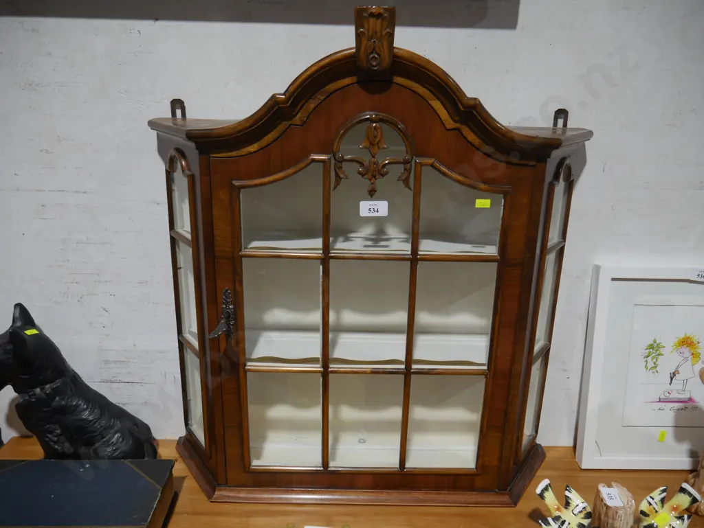 Ornament cabinet Image 1++